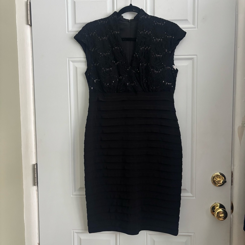NWT R&M Richards Black Lace Overlay Coctail Dress w/Shutter-Pleat Skirt, Size 8